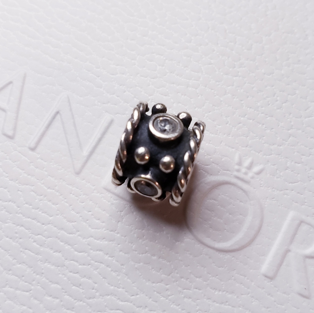 Pandora Abstract Oxy Crown Charm